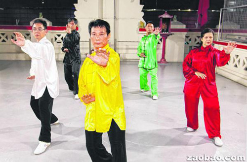 中国上海拳师在新加坡:自立门户开武馆教拳(图)