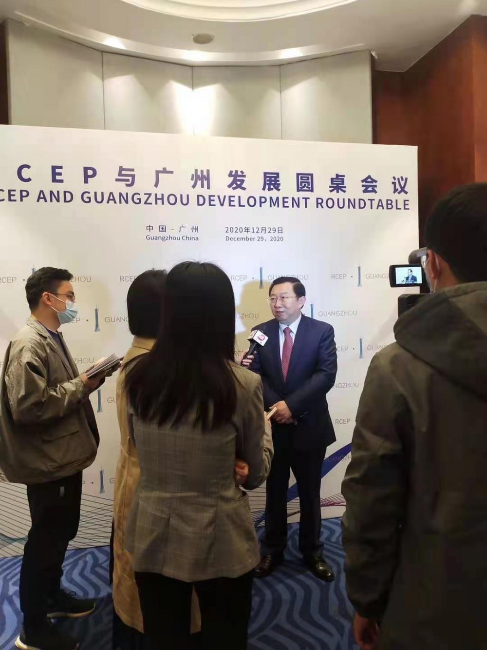徐宁宁在"RCEP暨广州发展圆桌会议"上作了主旨演讲