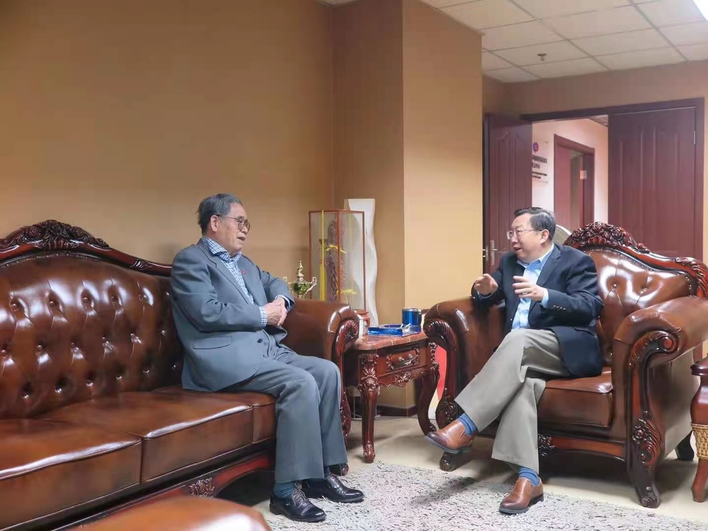 Mr. Xu Ningning met with Ambassador Fu Xuezhang