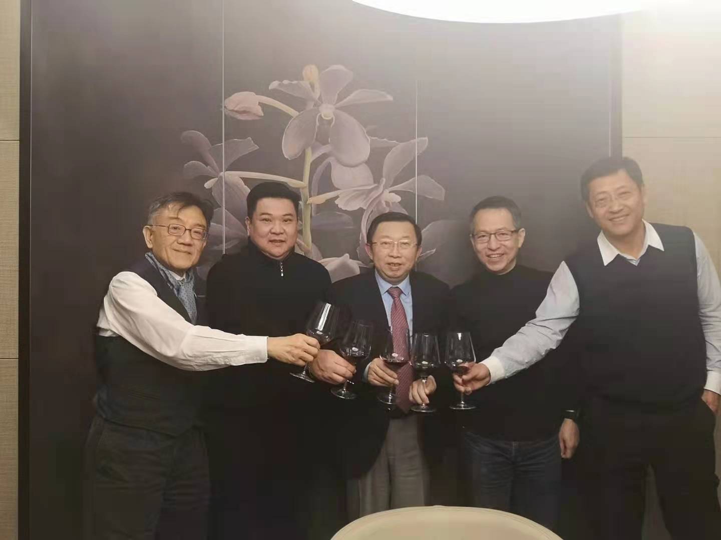 Chairman of Singapore Chamber of Commerce and Industry in China dined with Mr.Xu Ningning