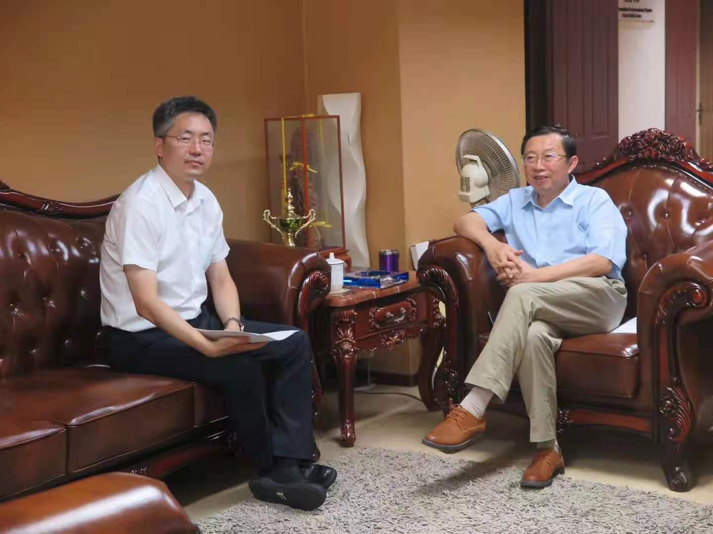 Mr.Xu met with person in charge of international cooperation department of MIIT